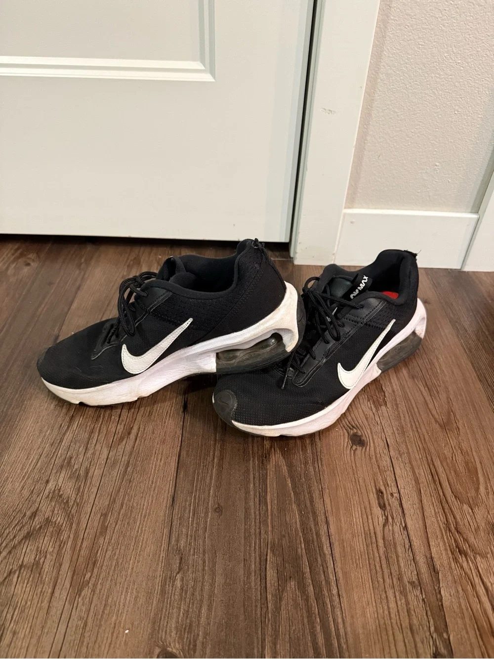 Nike Woman's Black & White Air-Cushioned Athletic Sneakers
